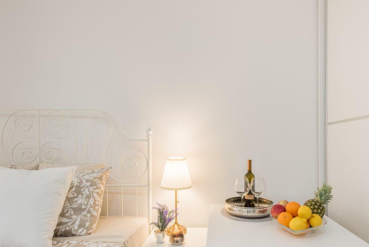 Mediterranean Vintage Room Split Exterior photo