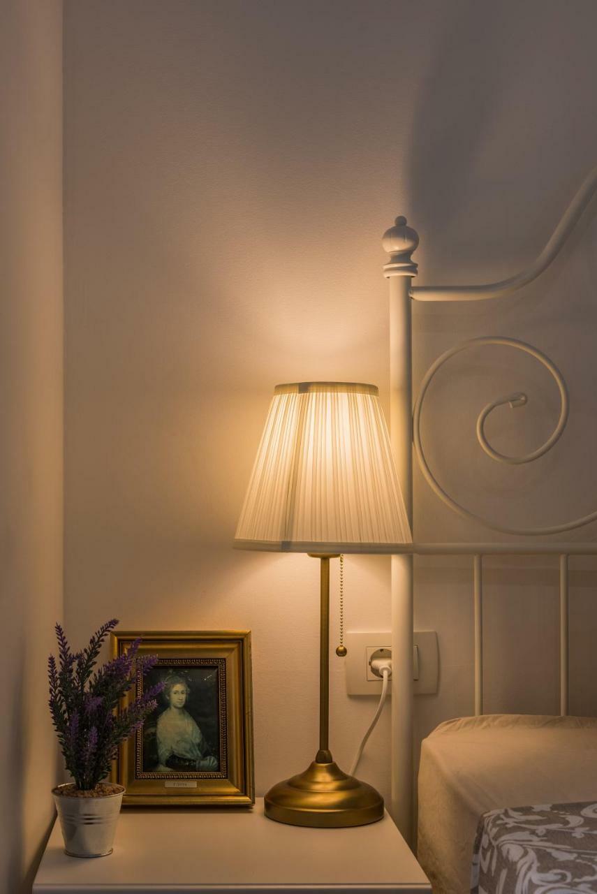 Mediterranean Vintage Room Split Exterior photo